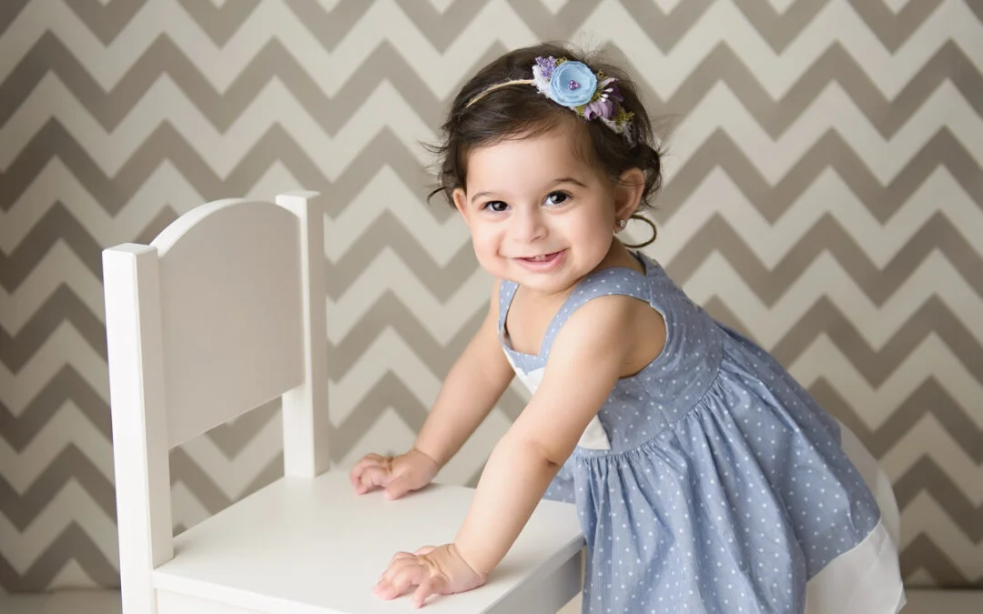 Calgary AB Baby Photographer | Sitting Up – Carmen