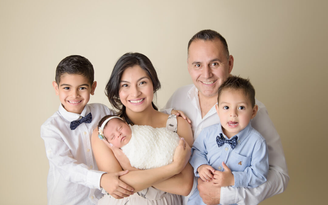 How to Prepare for Newborn Photos with Siblings