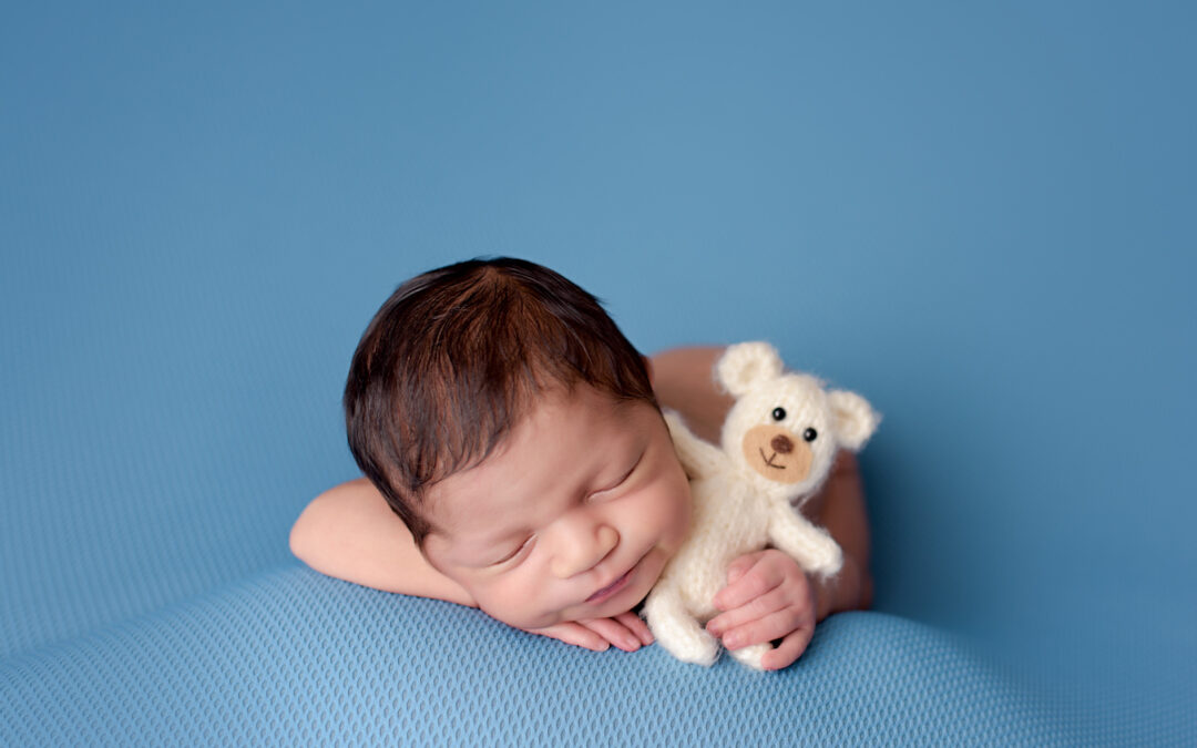 Capturing the Magic of a Newborn’s First Month: Tips from a Newborn Baby Photographer