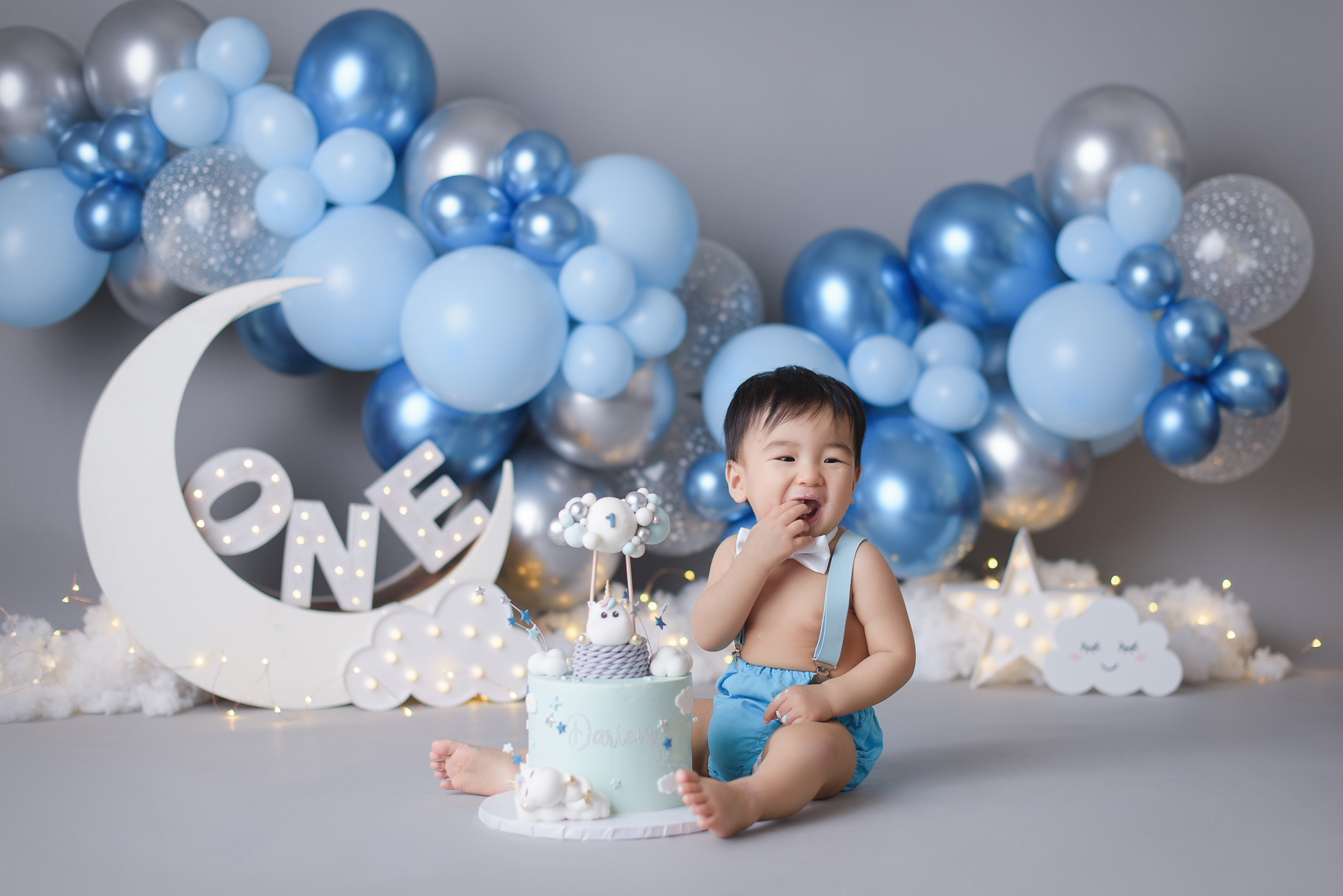 Amanda Dams Photography Cake Smash Blue Sky Balloon Garland Baby Eating Cake