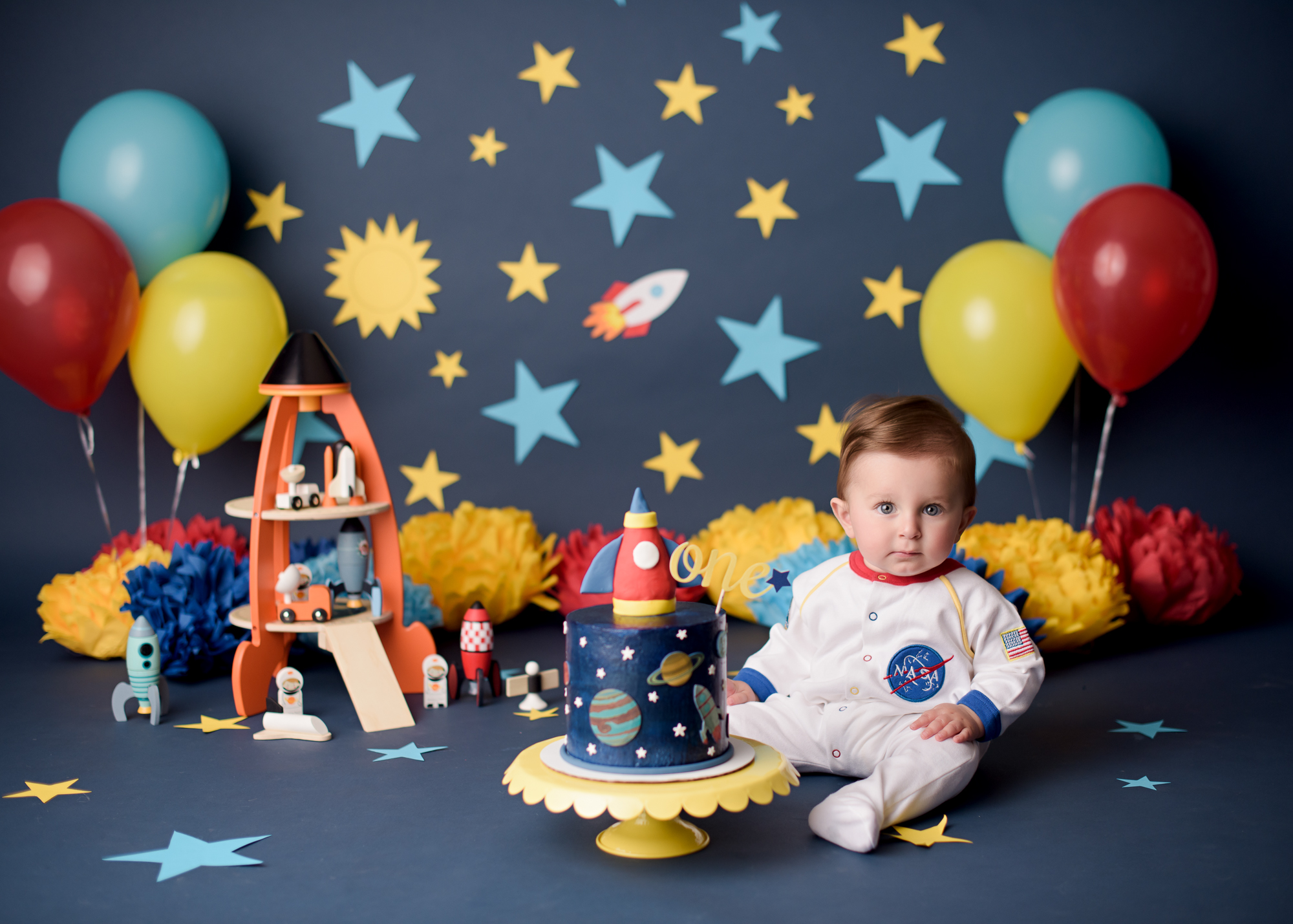 amanda dams photography cake smash astronaut spaceship universe
