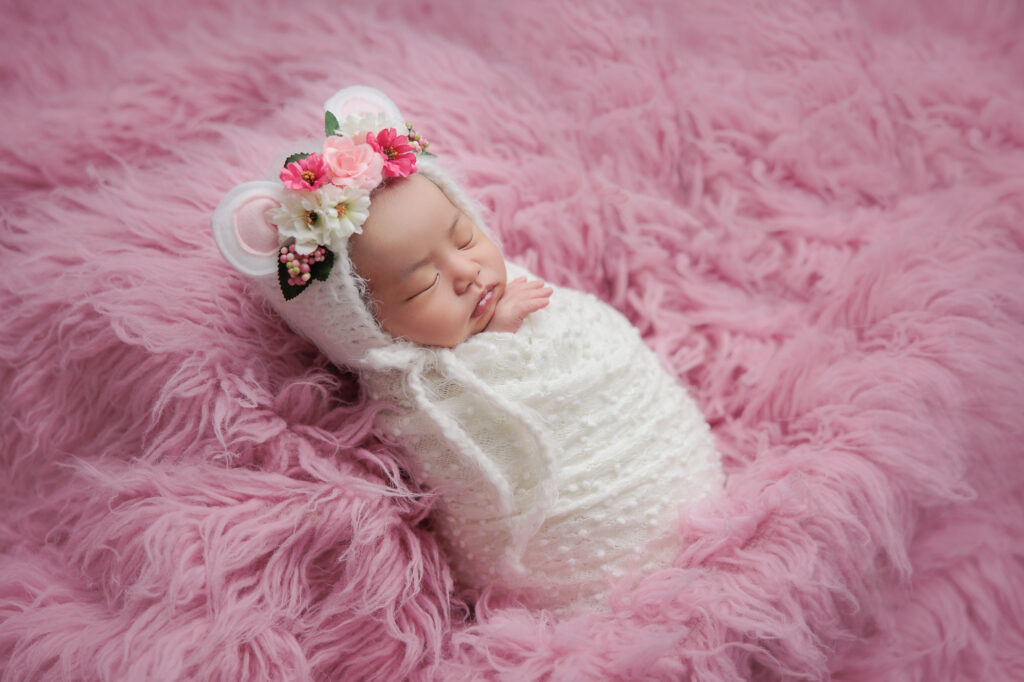 amanda dams photography baby sophia 22 newborn photography calgary baby on pink flokati