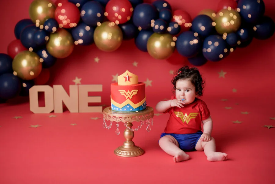 amanda dams photography cake smash wonderwoman onederwoman