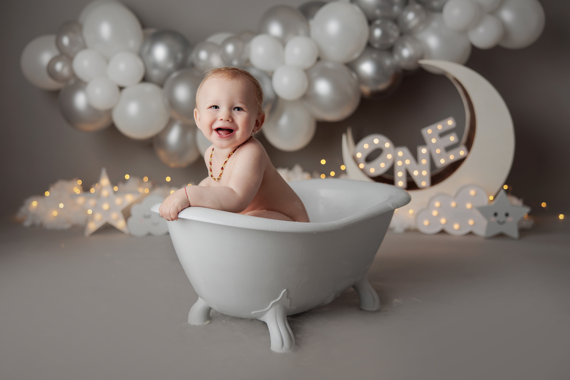 cake smash photography Calgary - bathtub for babies