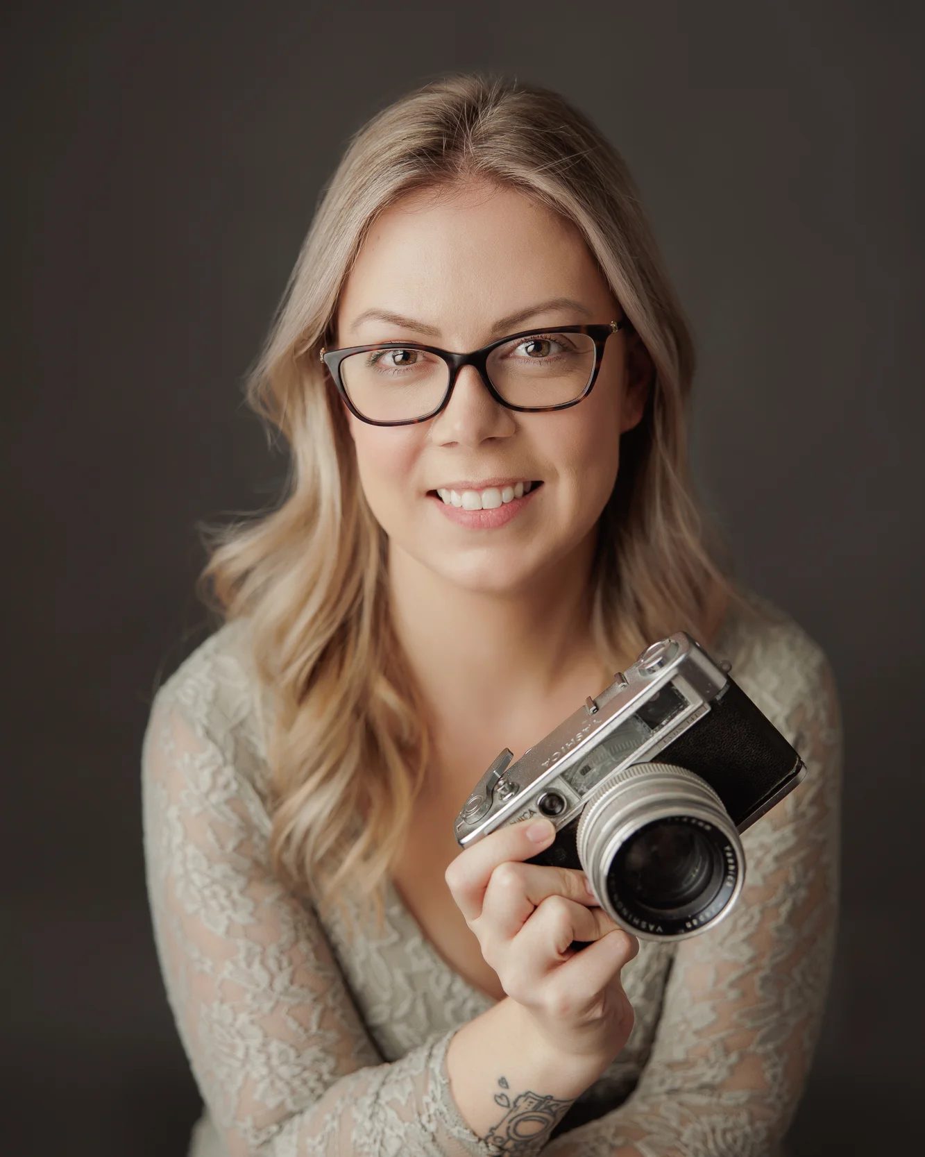 headshot of Amanda Dams, photographer at Amanda Dams Photography