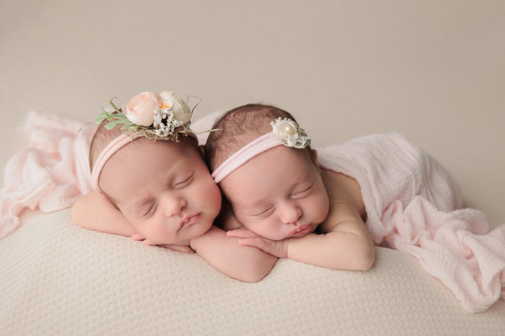 Amanda Dams Photography Newborn Twins Emma Sophia 23 Amanda Dams Photography Newborn Twins Emma Sophia 23