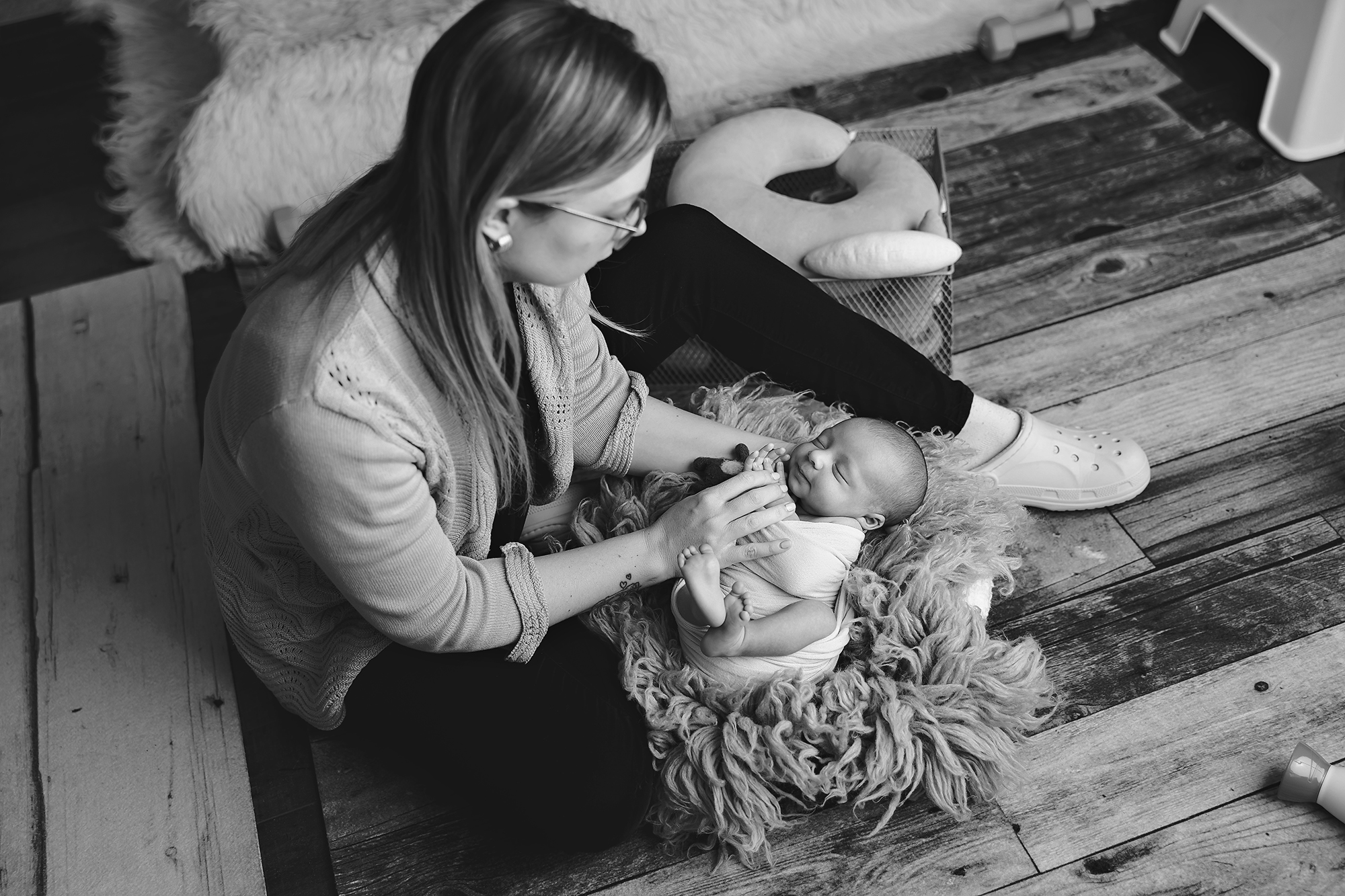 Behind The Scenes Newborn Photo Session Amanda Dams Bw Low 2