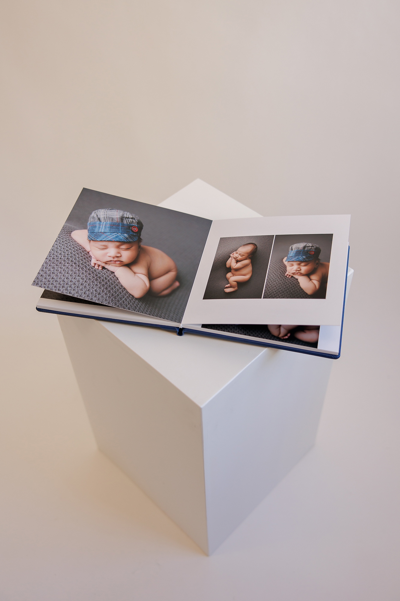 Newborn Photography Acrylic Album Amanda Dams 17 Newborn Photography Acrylic Album Amanda Dams 17