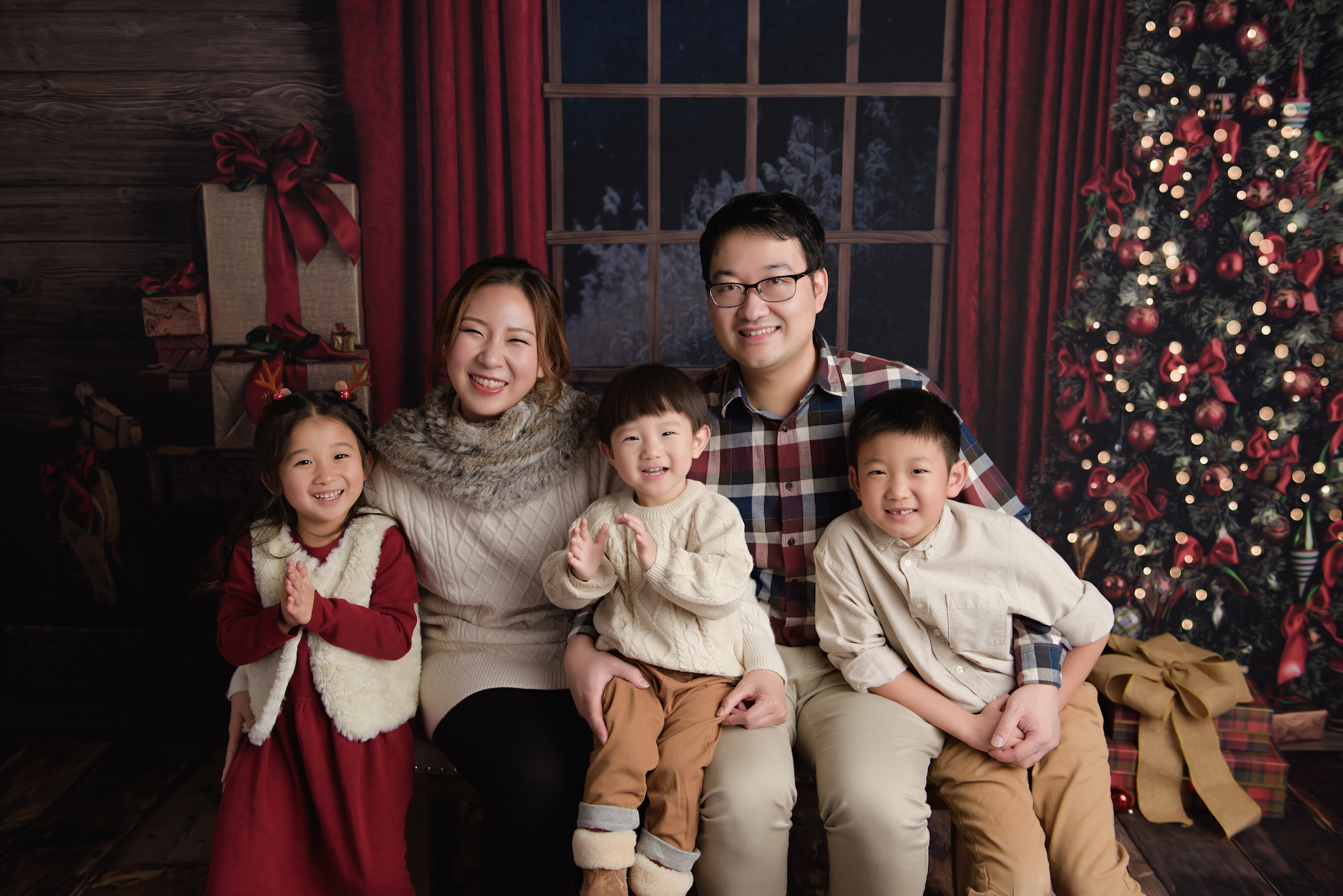 Amanda Dams Photography Christmas 2021 9 Calgary Family Christmas Photo Session