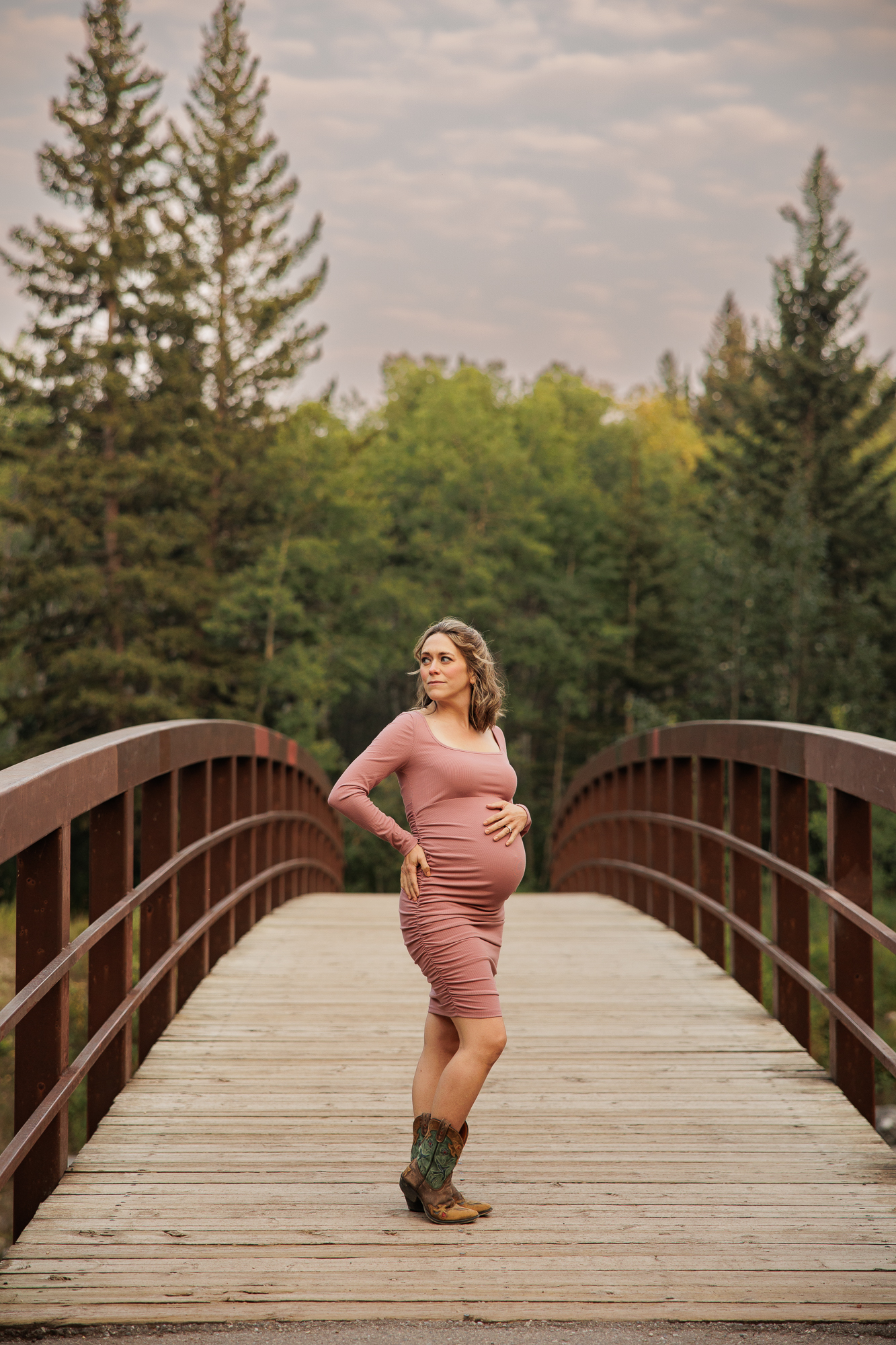 Maternity Photoshoot at Fish Creek Provincial Park