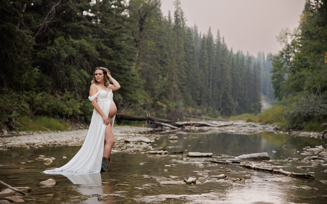 A Stunning Maternity Photoshoot at Fish Creek Provincial Park in Calgary