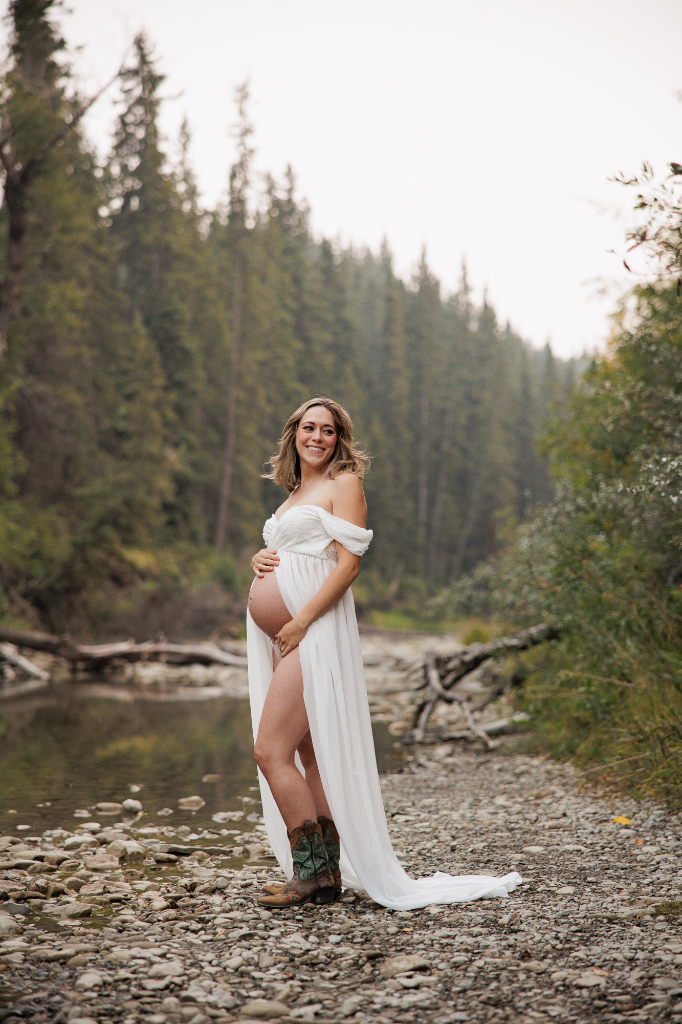 Maternity Photography Session at Fish Creek Provincial Park in Calgary