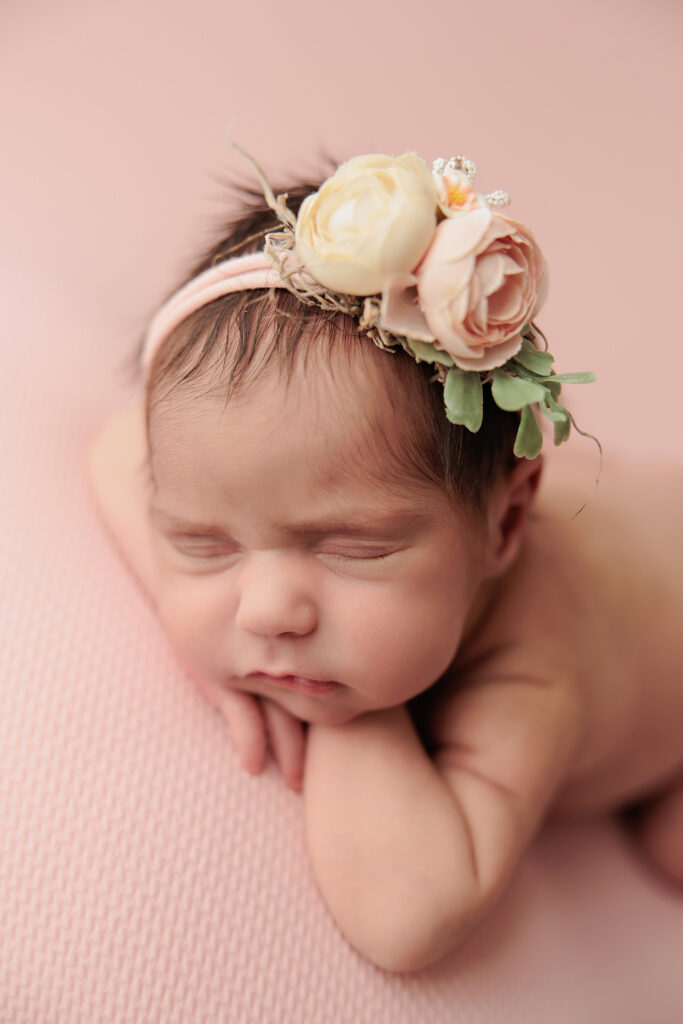 newborn photo using softbox light newborn photo using softbox light