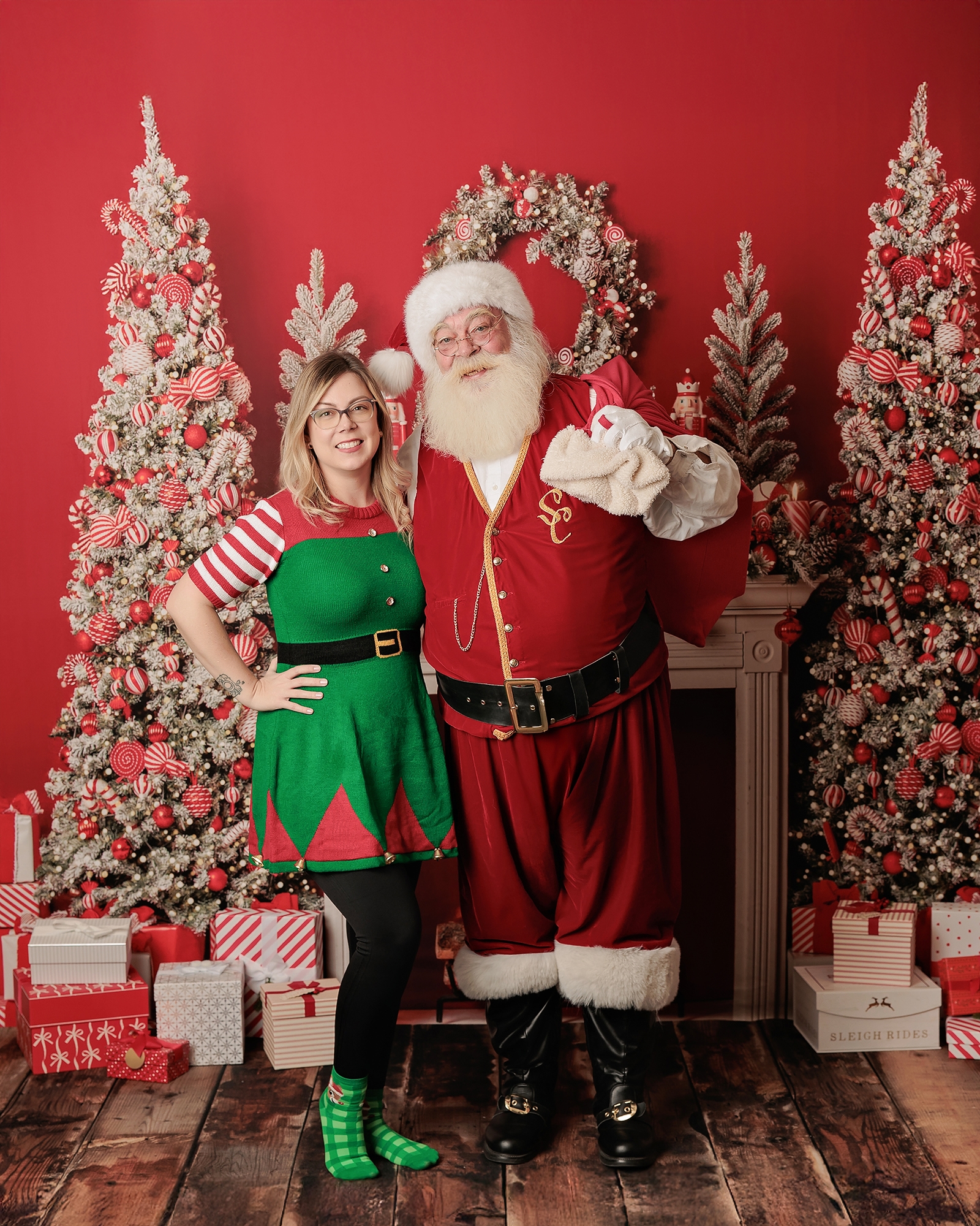 Amanda Dams Photography with Santa During Christmas 2024 Amanda Dams Photography with Santa During Christmas 2024