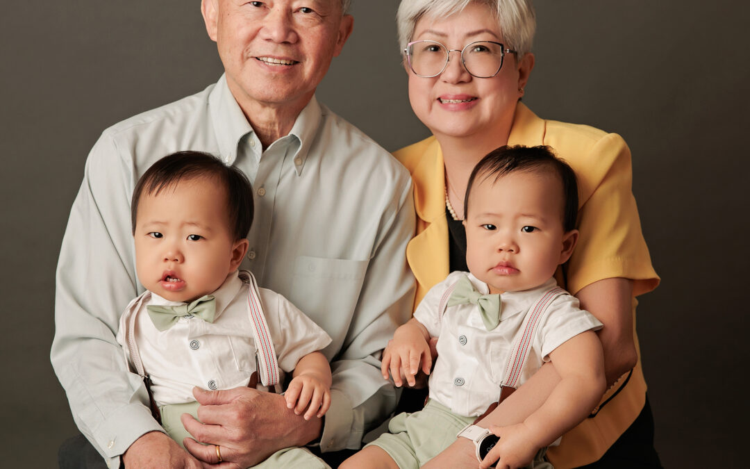 How to Include Grandparents in Your Newborn Photo Session for Beautiful Generational Portraits