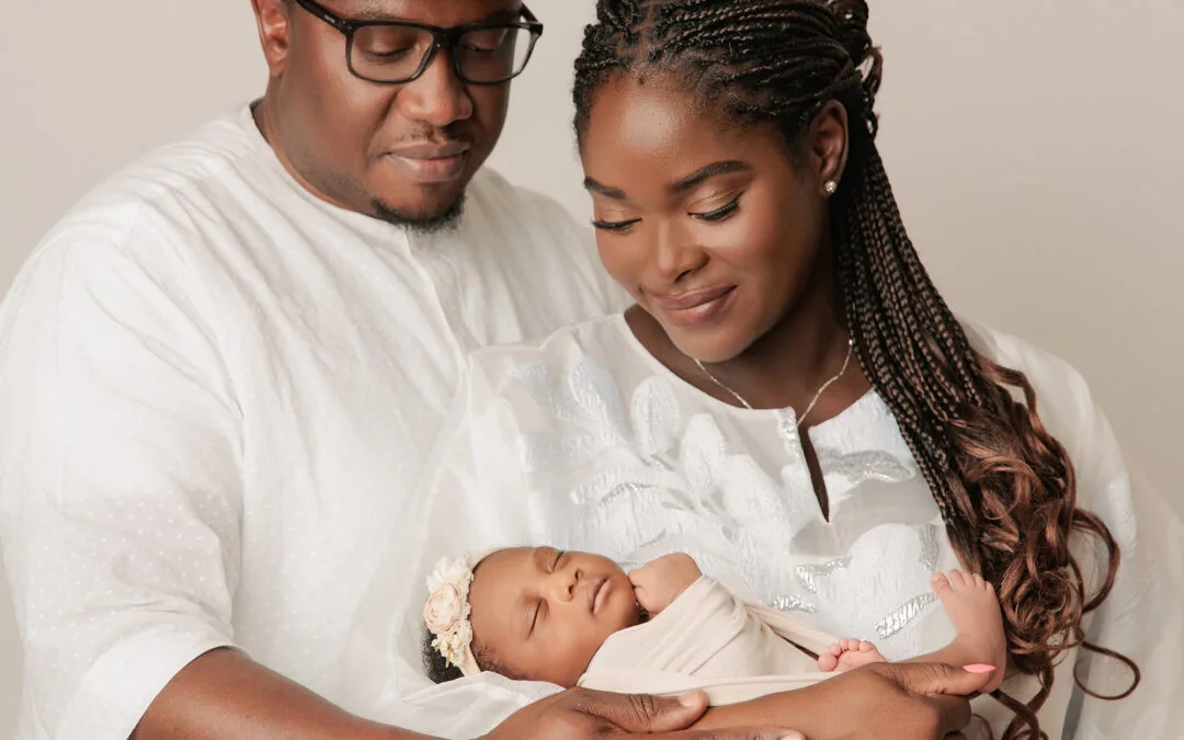 Why a Newborn Photography Session Makes the Perfect Baby Shower Gift for Expecting Parents